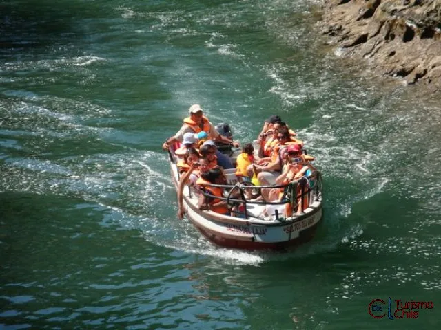 Pasajeros en lancha